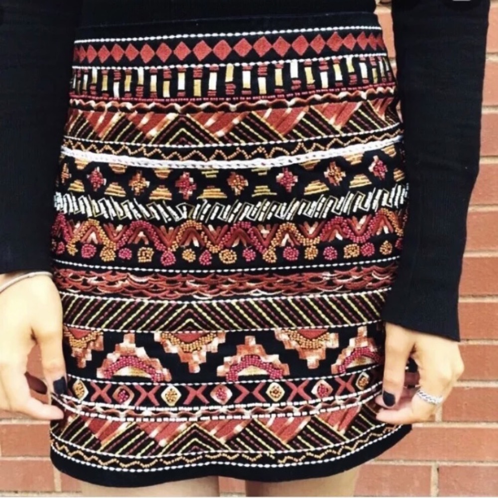H&M Women Size 4 Black/Multicolor Mini Skirt With Embroidery and Beading.